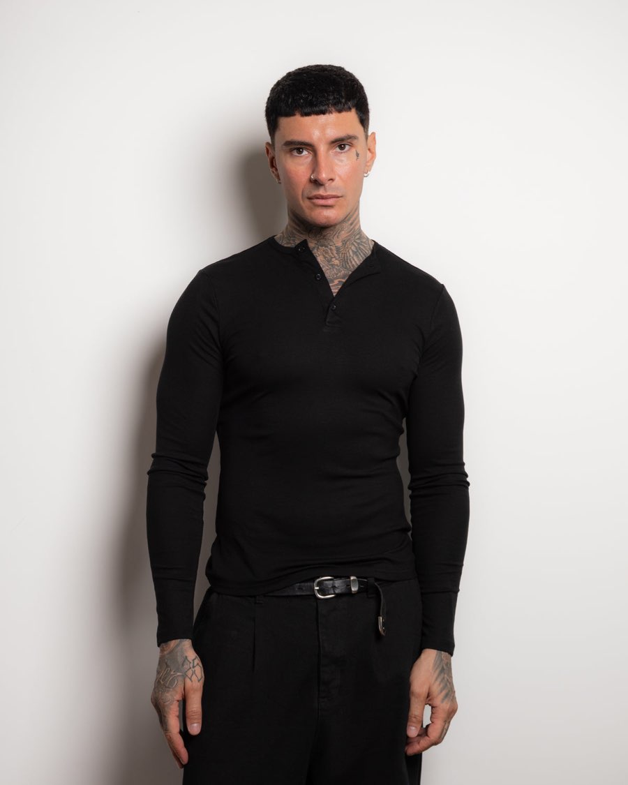 Noir Henley